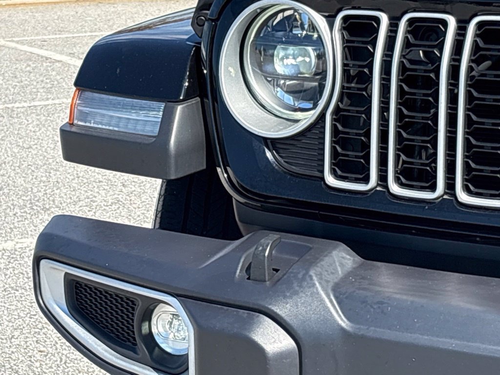 Used 2025 Jeep Wrangler Unlimited Sahara AWD/4WD image 4