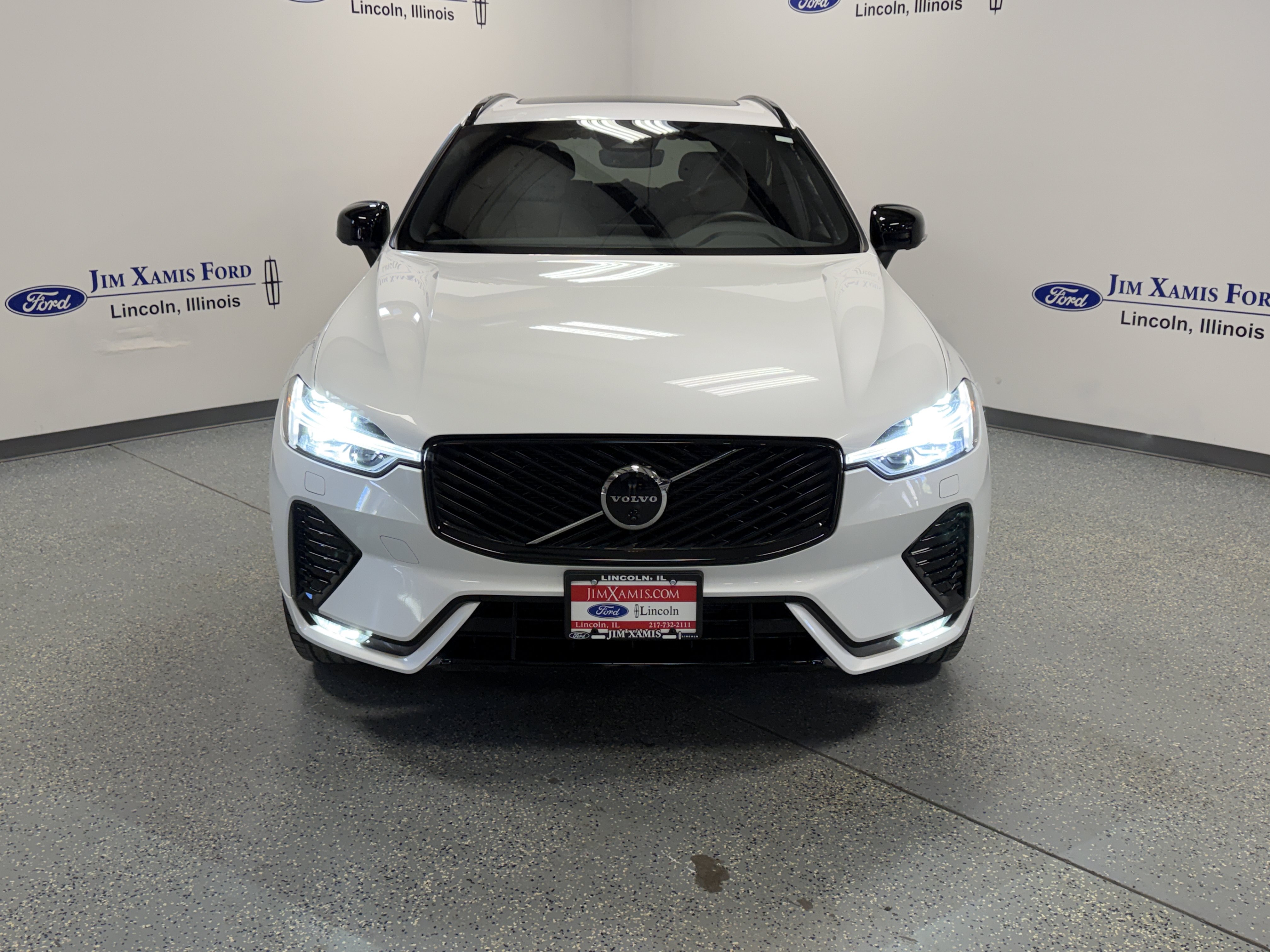 Used 2026 Volvo XC60 B5 Plus AWD/4WD image 2