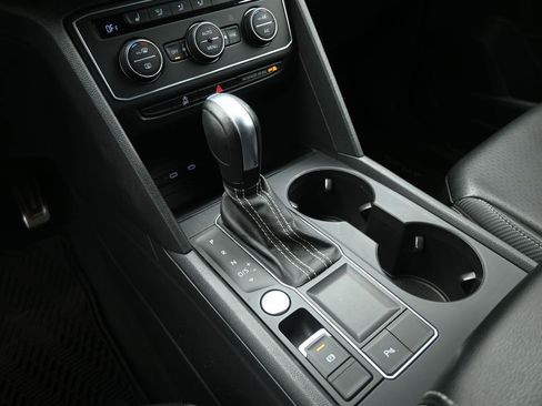 Used 2021 Volkswagen Atlas Cross Sport SE image 16