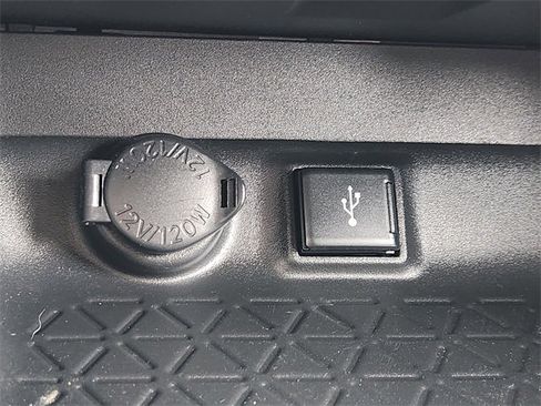 Used 2022 Toyota RAV4 LE image 15