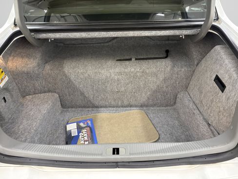 Used 2003 Lincoln Town Car Signature image 9