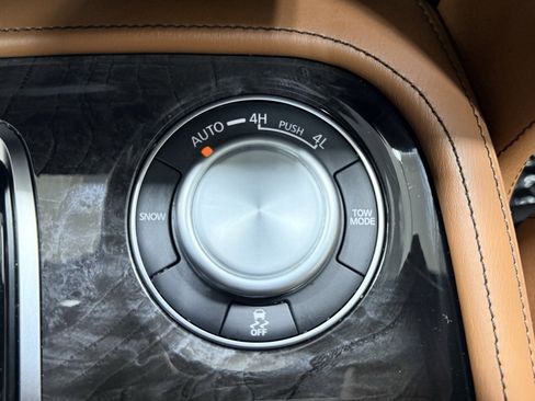 Used 2024 INFINITI QX80 Sensory image 33