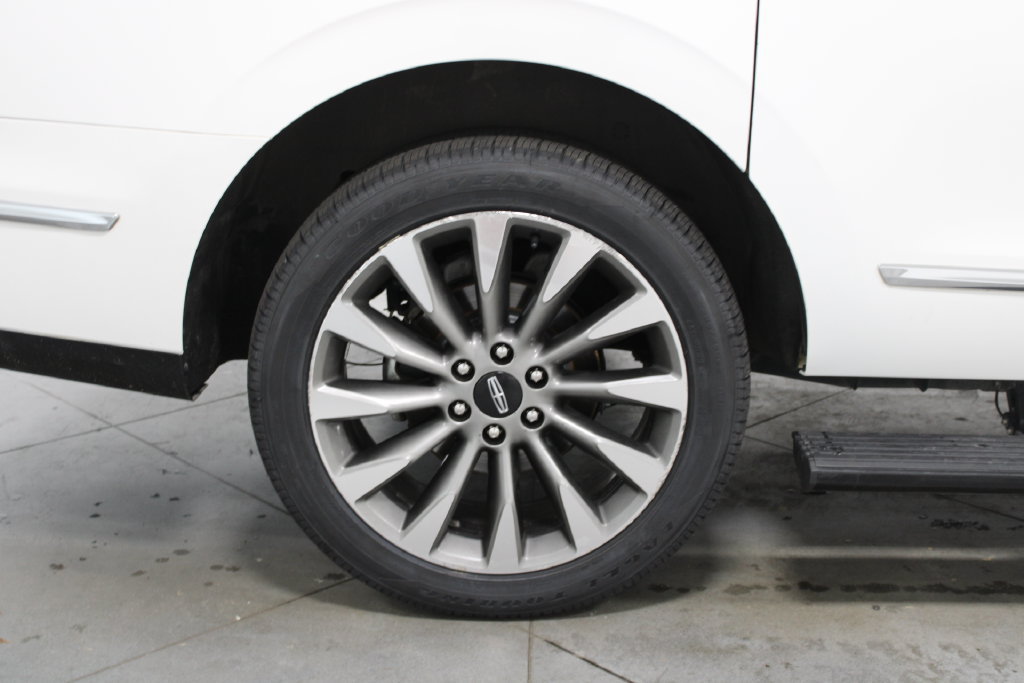 Used 2020 Lincoln Navigator L Reserve w/ Luxury Package AWD/4WD image 16