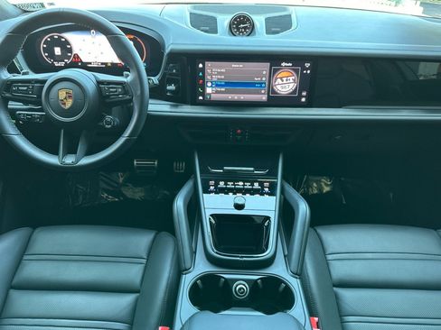 Certified 2025 Porsche Cayenne GTS AWD/4WD image 6
