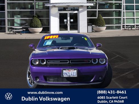 Used 2016 Dodge Challenger R/T image 2