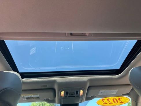 Used 2022 Toyota Highlander XLE image 11