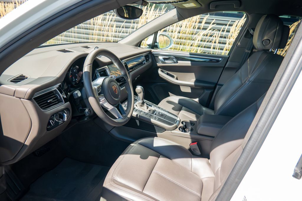 Used 2018 Porsche Macan AWD/4WD image 4