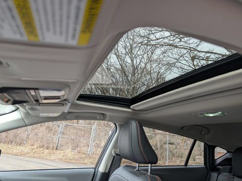 Used 2024 Subaru Crosstrek 2.5i Limited w/ Crosstrek Mirror Package AWD/4WD image 4