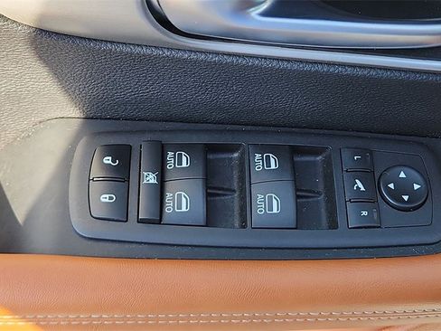 Used 2024 Chrysler Pacifica Pinnacle w/ Trailer Tow Group image 17