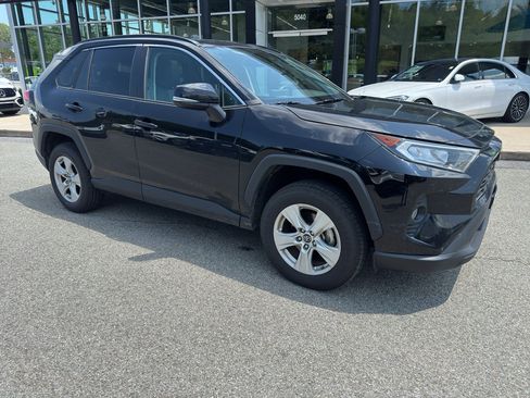 Used 2019 Toyota RAV4 XLE AWD/4WD image 1