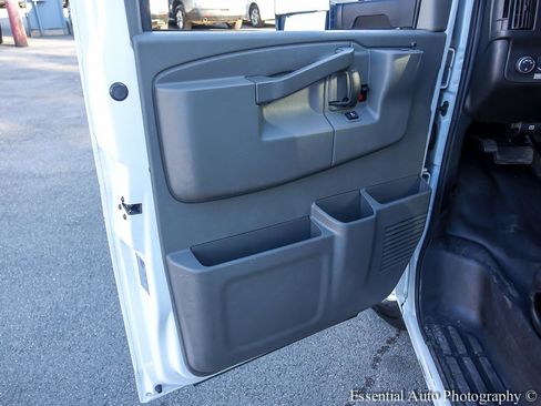 Used 2021 GMC Savana 3500 Extended w/ Power Convenience Package RWD image 14