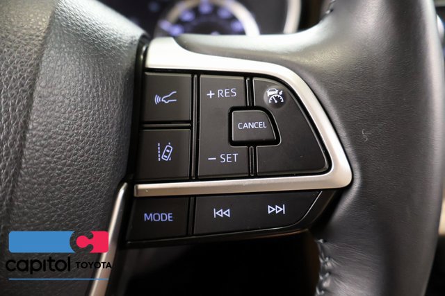Used 2022 Toyota Highlander XLE AWD/4WD image 19