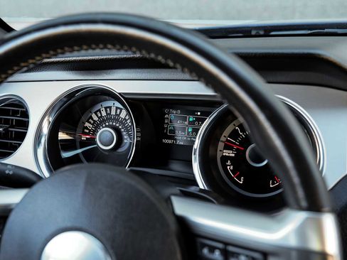 Used 2013 Ford Mustang GT Premium w/ Comfort Pkg image 16