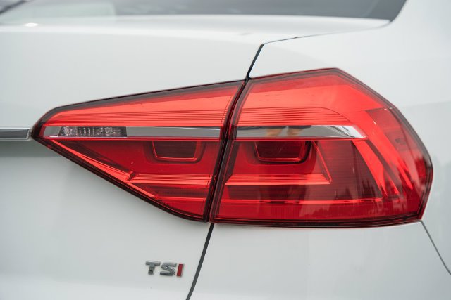 Used 2016 Volkswagen Passat 1.8T SE FWD image 7