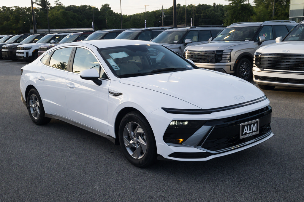 New 2027 Hyundai Sonata SE FWD image 3