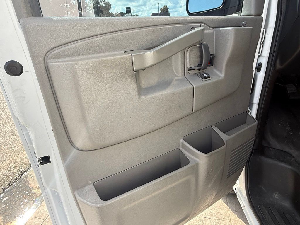 Used 2021 Chevrolet Express 2500 w/ Driver Convenience Package RWD image 9