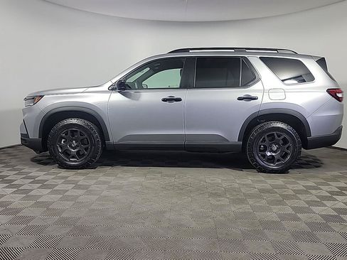 Certified 2025 Honda Pilot TrailSport image 11
