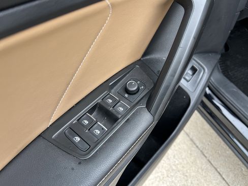 Certified 2024 Volkswagen Tiguan SE w/ Panoramic Sunroof Package FWD image 14