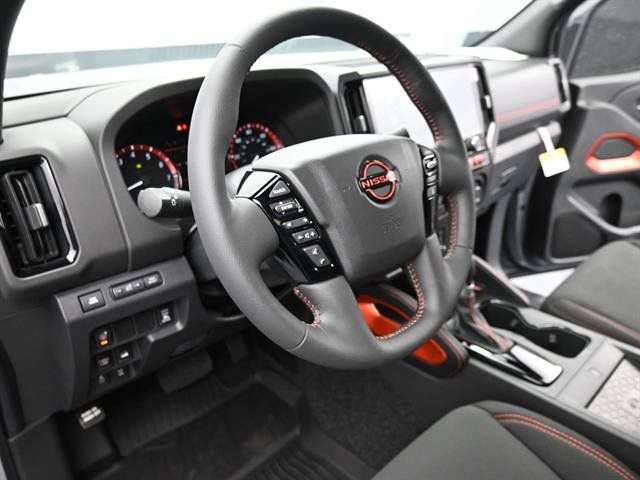 Used 2025 Nissan Frontier PRO-4X w/ Pro Convenience Package AWD/4WD image 8
