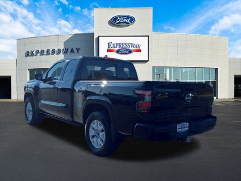 Used 2024 Nissan Frontier SV w/ SV Convenience Package image 8