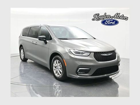 Used 2025 Chrysler Pacifica Select FWD image 1