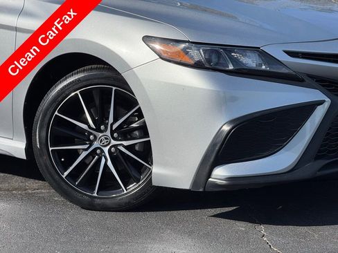 Used 2024 Toyota Camry SE image 5