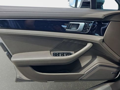 Used 2021 Porsche Panamera image 30