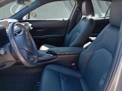 Certified 2022 Lexus UX 200 w/ Accessory Package (Z2) image 7