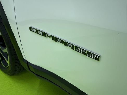 Used 2023 Jeep Compass Limited image 15