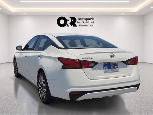 Used 2025 Nissan Altima 2.5 SV FWD image 4