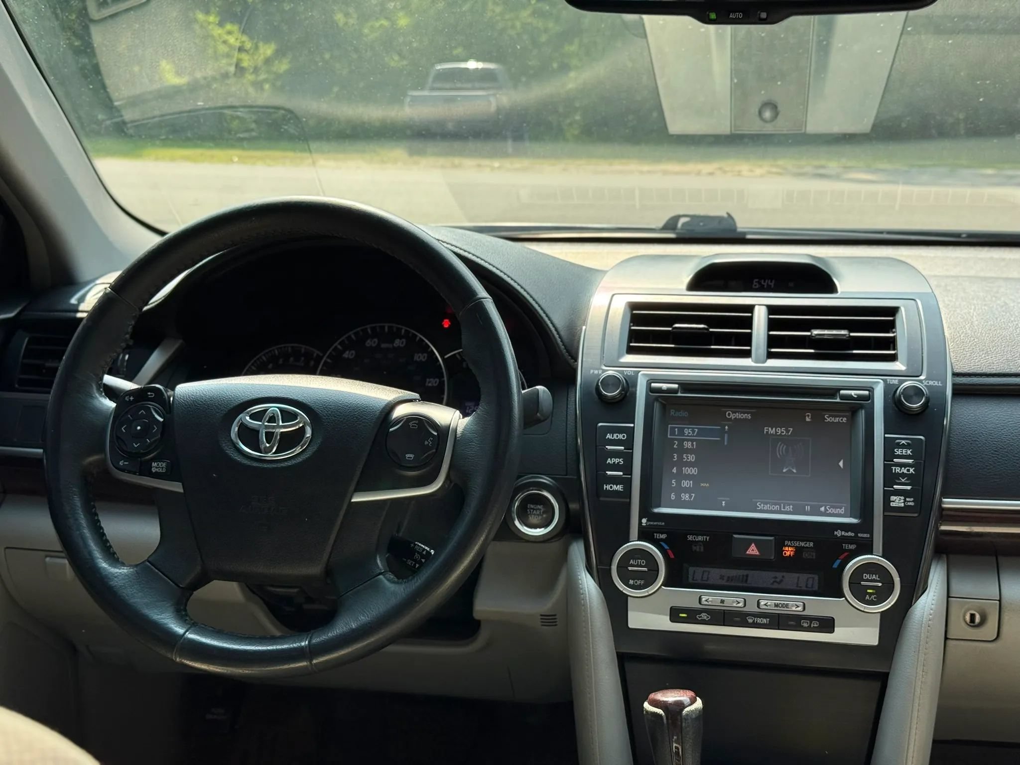 Used 2014 Toyota Camry XLE w/ Convenience Package FWD image 45