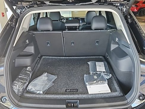 New 2025 Volkswagen Tiguan SE image 19