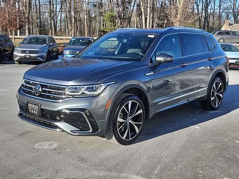 Certified 2022 Volkswagen Tiguan SEL R-Line image 28