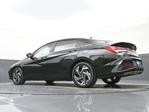 Certified 2024 Hyundai Elantra SEL w/ Convenience Package image 27