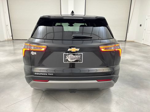 Used 2025 Chevrolet Equinox LT AWD/4WD image 8