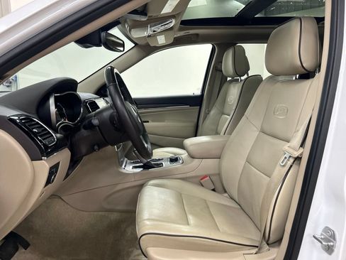 Used 2019 Jeep Grand Cherokee Overland AWD/4WD image 11