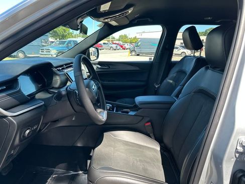 New 2025 Jeep Grand Cherokee Altitude image 19