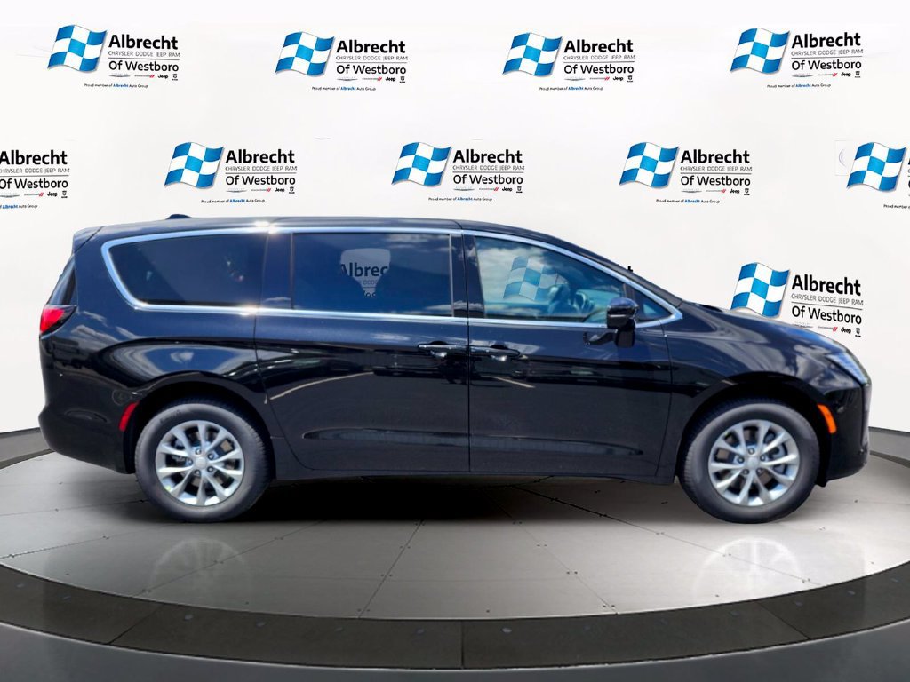 New 2027 Chrysler Pacifica Select AWD/4WD image 6