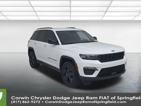 Certified 2023 Jeep Grand Cherokee Limited w/ Black Appearance Package image 3