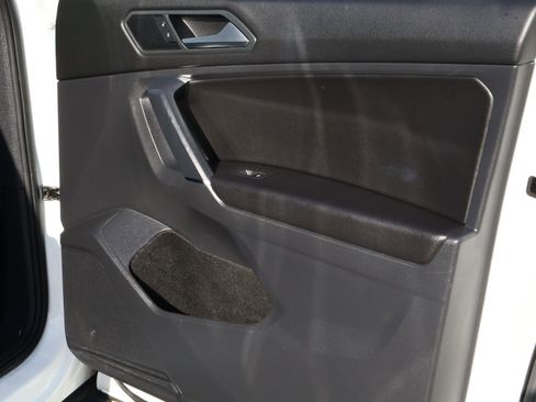 Used 2020 Volkswagen Tiguan SE image 16