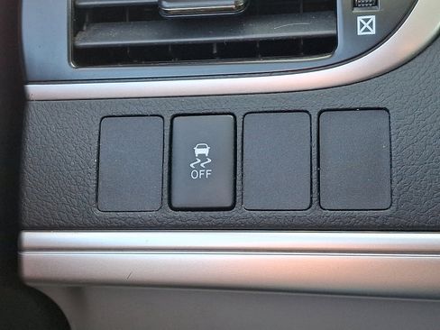 Used 2013 Toyota Camry LE image 26