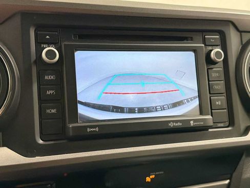 Certified 2018 Toyota Tacoma SR5 AWD/4WD image 19