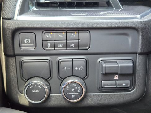 Used 2025 Chevrolet Suburban RST w/ Comfort Package RWD image 19