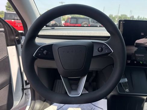 Used 2026 Tesla Model Y 2WD image 15