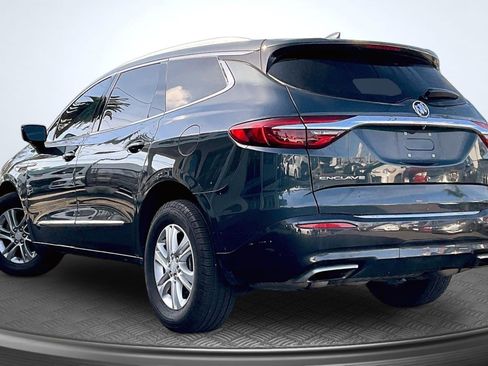 Used 2020 Buick Enclave Essence image 2