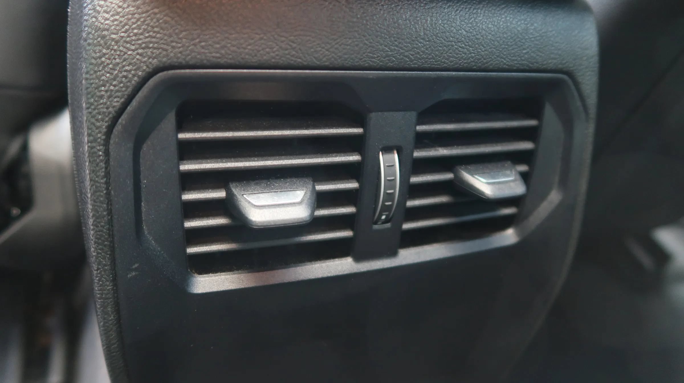 Used 2024 BMW 230i Coupe w/ Convenience Package RWD image 38
