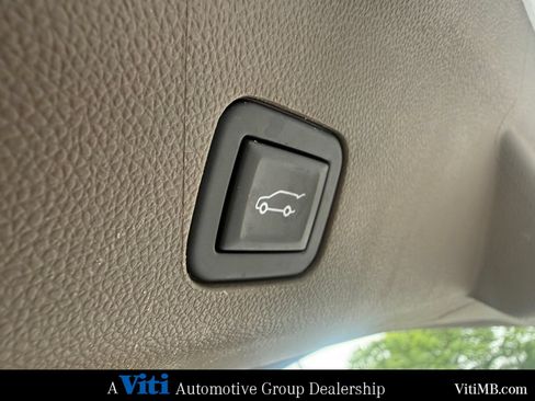 Used 2023 GMC Yukon XL Denali AWD/4WD image 25