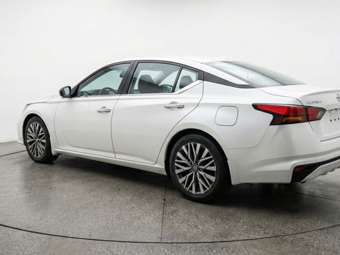 Used 2025 Nissan Altima 2.5 SV image 6