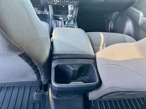 Used 2017 Toyota Tacoma TRD Off-Road image 20