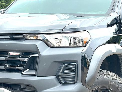 Used 2023 Chevrolet Colorado Trail Boss w/ Technology Package AWD/4WD image 4